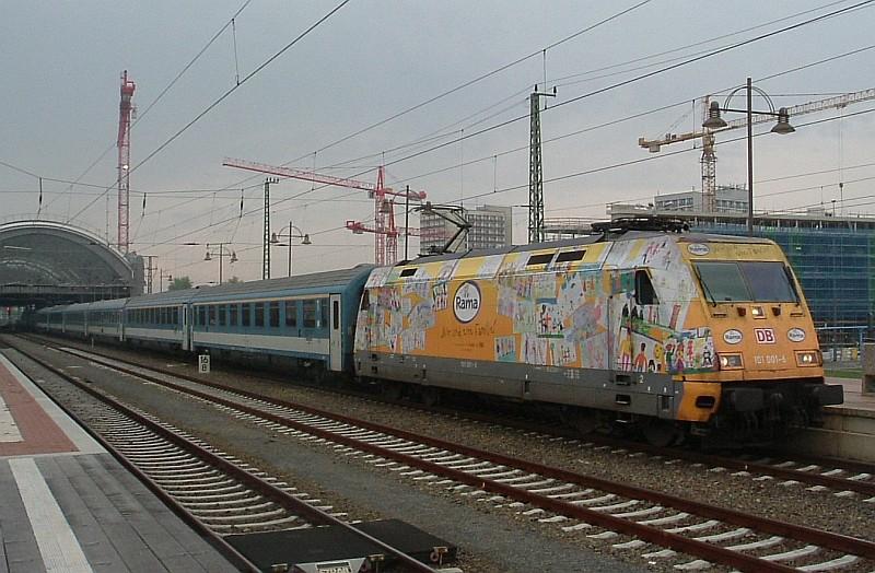 Am regnerischen 06.10.04 brachte 101 001-6 den IC 2571 nach Dresden Hbf