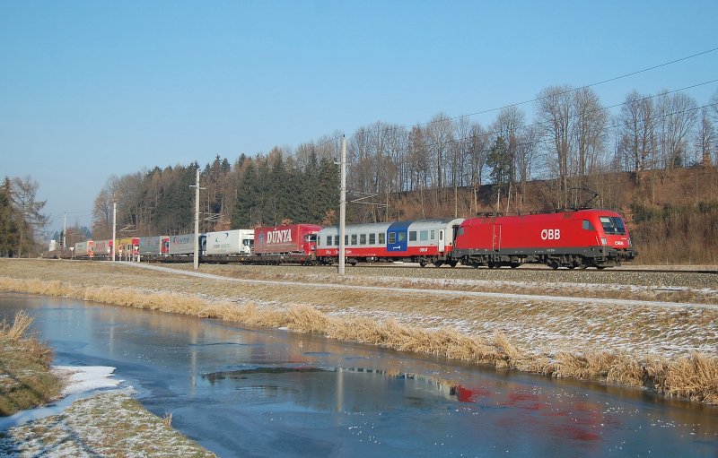 Am sch�nen aber kalten 09.01.2009 ist mir die 1116 278 mit
Rola 41411 in Wartberg/Kr.vor die Kamera gefahren.
