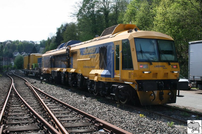 Am Sonntag, den 19. April 2009, stand der von der Firma Porr Alpine Austriarail  GmbH  aus A-5071 Wals gebaute Schienenfrszug # 97 33 07 505 18-8 auf den Abstellgleis bei deim Minerallwerk Voitlnder in Kronach. Eingestellt ist das Fahrzeug bei der Firma  Linsinger Austria . 
