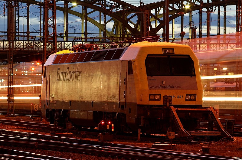 Am spten Abend wartet der Eurosprinter auf neue Einstze.Mnchen Hbf der 09.03.2009