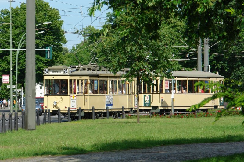 Am spten Nachmittag des 20.05.07 fuhr der T24+B24-Verband in Pankow Kirche in Richtung Betriebshof Niederschnhausen.