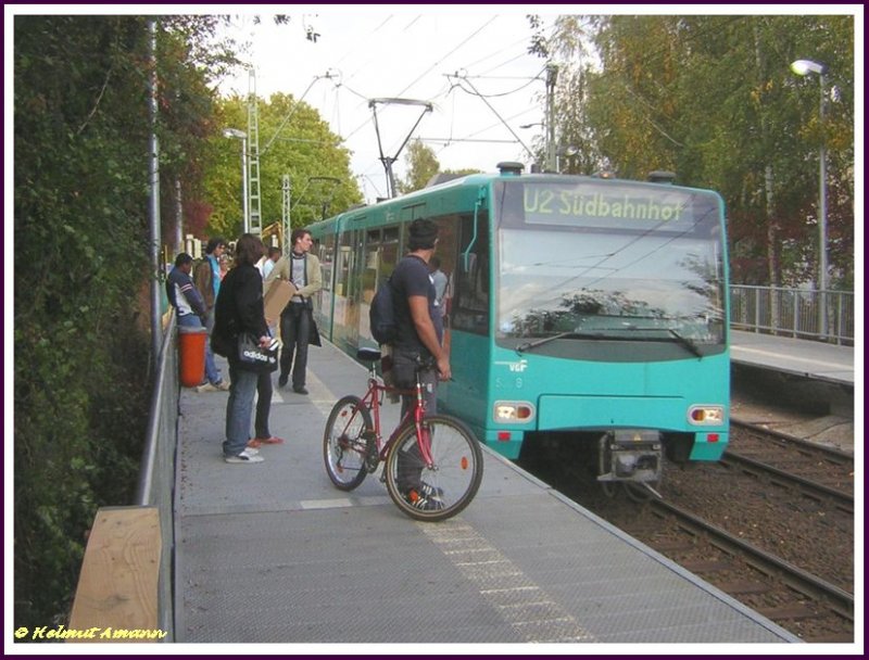 Am spten Nachmittag des 24.09.2007 erwarteten am umbaubedingt errichteten Behelfsbahnsteig der Station Kalbach etliche Fahrgste den 8. Zug der Linie U2 zum Sdbahnhof, der mit den U4-Triebwagen 538, 535 und 501 einfuhr.