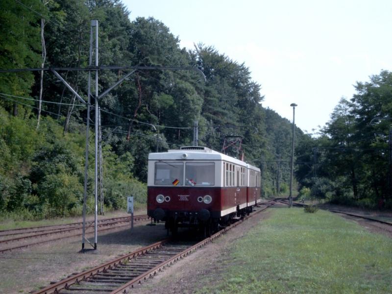 Am Ziel. Der Zug aus M�ncheberg kommt in Buckow an. 3.8.03