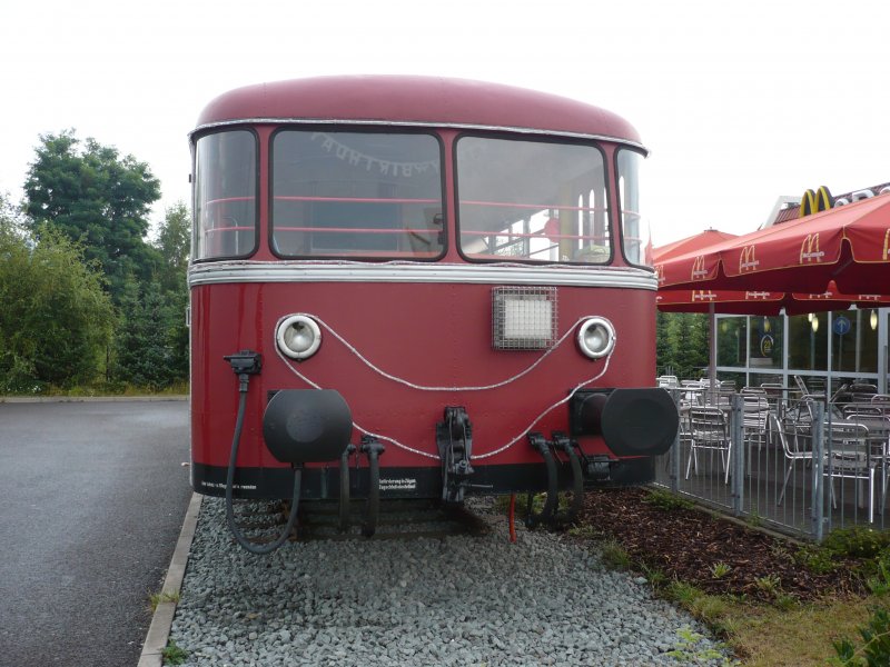 An einer Autobahnrast�tte (in der N�he von Saarbr�cken/Saarlouis) habe ich diesen Rentner entdeckt. Er  arbeitet  aber noch f�r Mc Donald´s, besser gesagt, man kann ihn mieten f�r Kindergeburtstage.