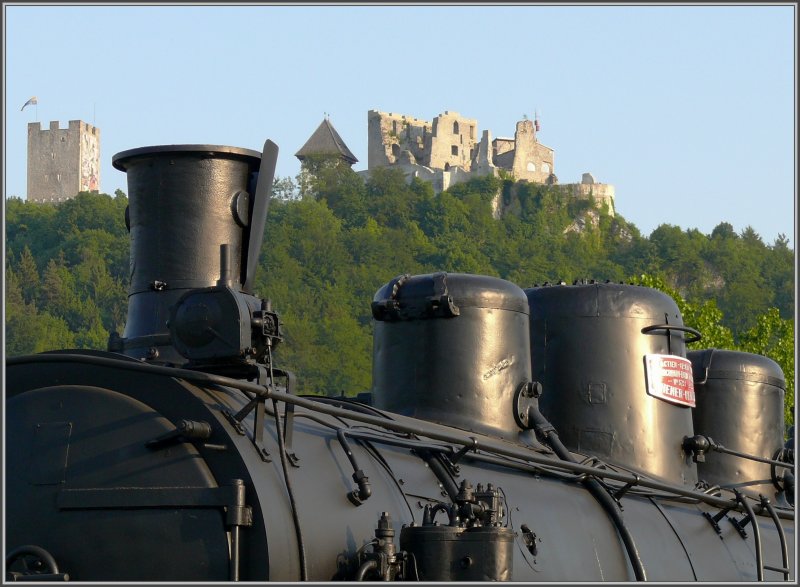 An beiden nagt der Zahn der Zeit, an der Denkmal-Lok und an der alten Burg (Starigrad) in Celje und ohne aufwendige Restaurationen wrde wohl beides ber kurz oder lang zerfallen. (14.05.2008)