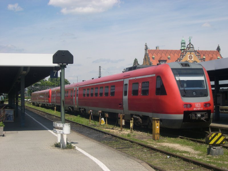 An diesem schnen Samstag Vormittag stand dieser Triebwagen der Baureihe 612 im Lindauer Hbf.