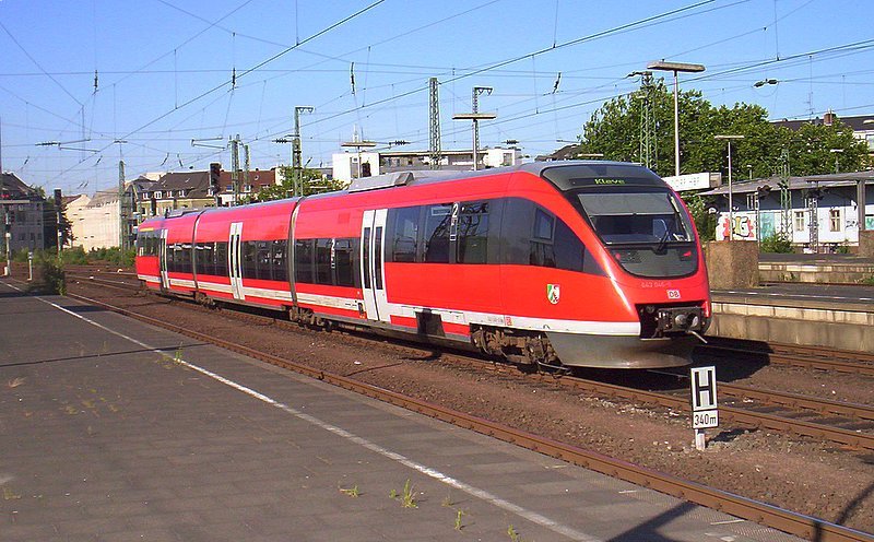 An einem Sonntag morgen verl�sst der RE10 nach Kleve den D�sseldorfer Hbf. Januar 2007.