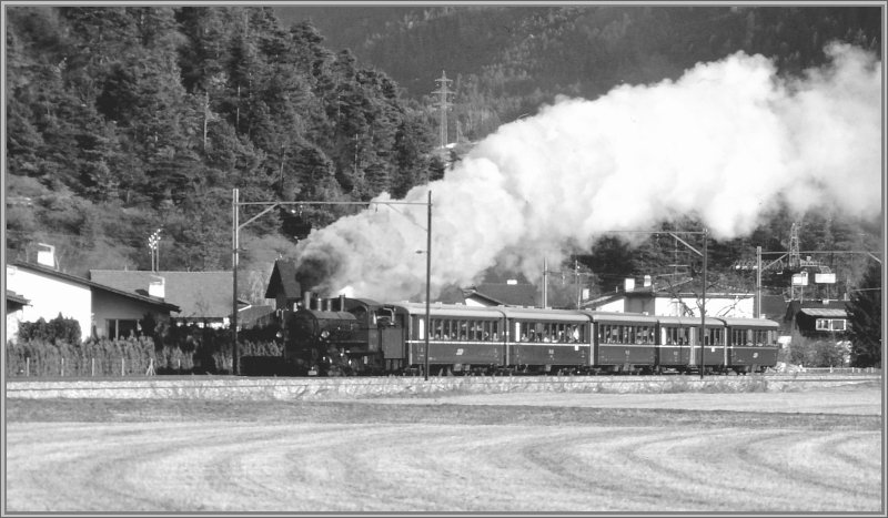 An gleicher Stelle befindet sich dieser Dampfzug mit G 4/5 107 auf dem Weg nach Reichenau-Tamins. (Archiv 11/82)