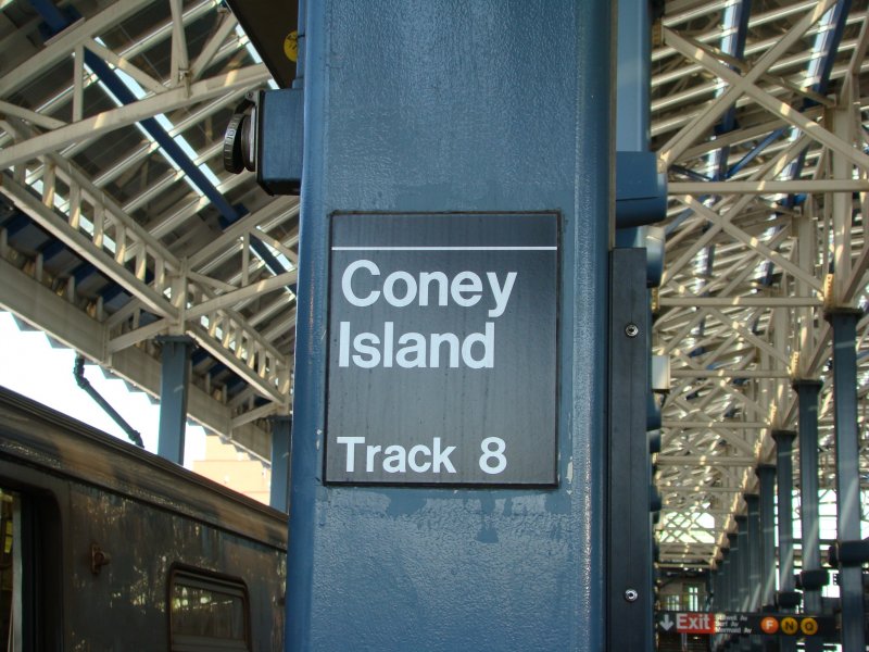 An jeden zweiten Pfeiler findet man solche Schilder. Somit man immer wei wo man ist. Aufgenommen am 17.04.08