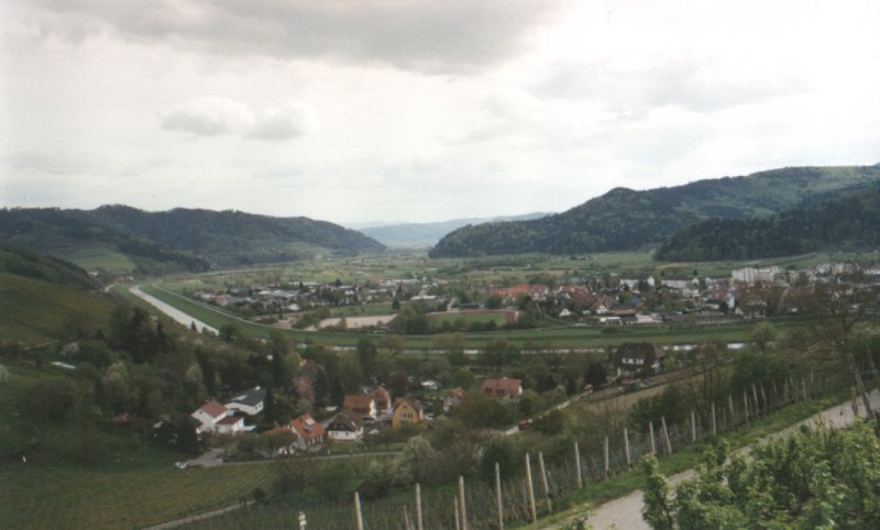 An der Schwarzwaldbahn: 
Im Gelnde (I): Blick in das untere Kinzigtal bei Gengenbach, am Streckenkilometer 9,5. 