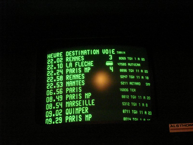 Andere Lnder, andere Sitten: Abfahrtsanzeige in Le Mans am 27.5.2007. Ich konnte es nicht fassen, dass dort noch vor 23 Uhr schon der letzte Zug fhrt, und der erste erst um sieben Uhr Morgens geht! Da wurde mir so richtig bewusst, wie schn ich es eigentlich in der Schweiz habe... 