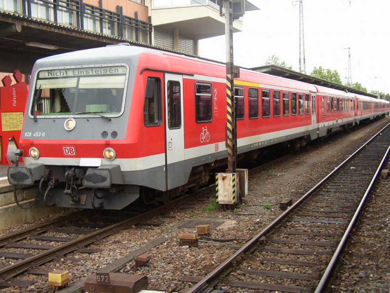 Ankuft des Eifel-Mosel-Express (RE 12) in Trier Hbf, kommend von Kln Messe/Deutz. 27.08.2006