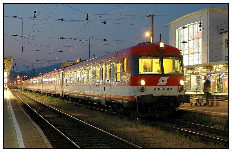 Ankunft des aus Salzburg kommenden IC 611  Jacques Lemans  am Grazer Hbf. am 22.9.2007. Eigentlich h�tte 1042 015 bei diesem Zug vorgespannt sein sollen, was auch der Grund war, warum ich auf die Ankunft dieses Zuges gewartet haben. Naja, man sieht es, es war leider nicht so.