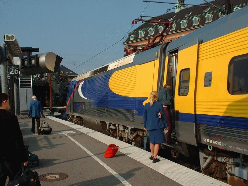 Ankunft von Linx X2K 2038 am 09.09.2002 von Gteborg C in Kopenhagen H, vordere Triebkopf.