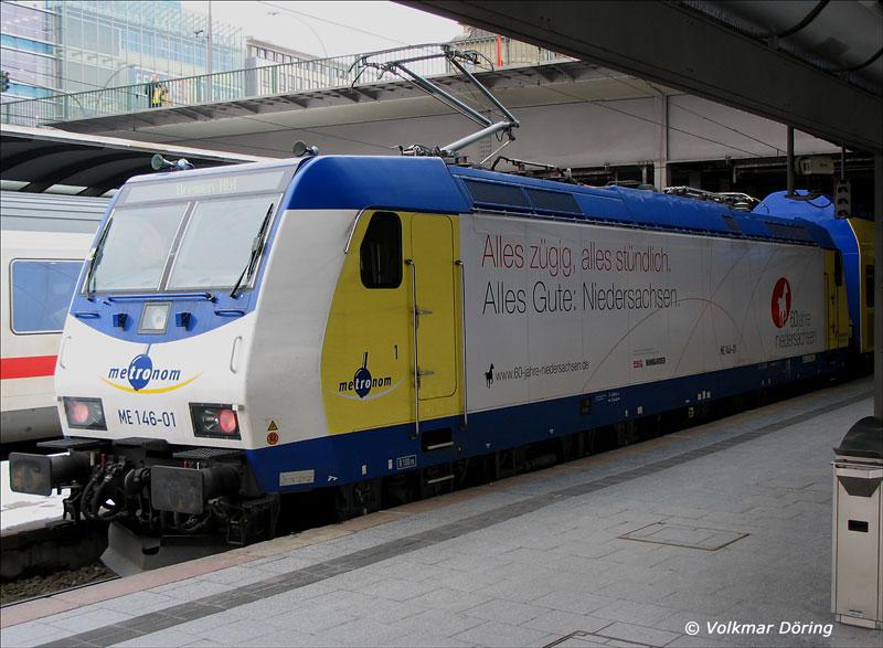 Anlsslich des 60. Jubilums des Landes Niedersachsen trgt ME 146-01 seit dem 14.02.06  eine Werbebeklebung  Alles zgig, alles stndlich, Alles Gute: Niedersachsen . Das Foto zeigt die Lok am 18.03.2006 in Hamburg Hbf im metronom-Verkehr von Hannover/ nach Bremen
