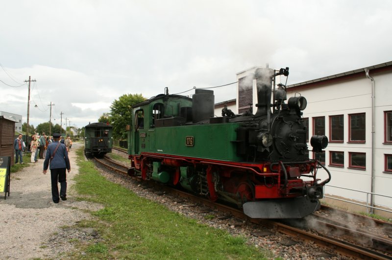 Anlsslich des 9.Brstenfestes in Sttzengrn,war die Radebeuler IV K Nr.176 zu Gast.Hier beim Umsetzen in Sttzengrn am 07.09.08.
