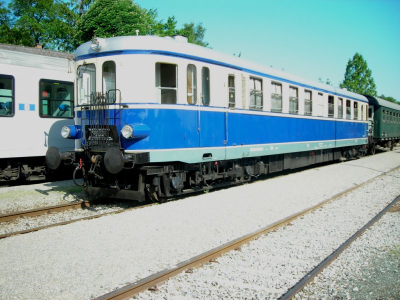 Anl��lich des Bahnhofsfest der FROWOS am 17.5.09 wurde mit dem 5042.14 eine Sonderfahrt veranstaltet. Vom Wiener S�dbahnhof verlief diese �ber den Wechsel nach Oberwart. Dort angekommen konnte man dann in die Draisinen der FROWOS umsteigen und anschlie�end fuhr man dann zum Fest am Bahnhof Obersch�tzen fahren.