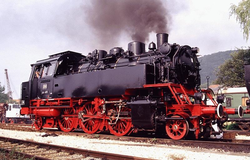 Anllich des Eisenbahnfestes am 14. Juli 2002 brachten die Mitglieder der Dampfbahn Frnkische Schweiz e.V. ihren Bubikopf 64 491 auf Hochglanz.