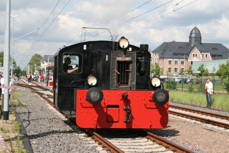 Anlsslich des 130-jhrigen bestehens der Strecke St.Egidien-Stollberg(Sachs.),gab es auf dem Bahnhof Stollberg ein Eisenbahnfest. Mit der Kf 100 738-4 wurden kurze Fhrerstandsmitfahrte angeboten. 16.05.09.