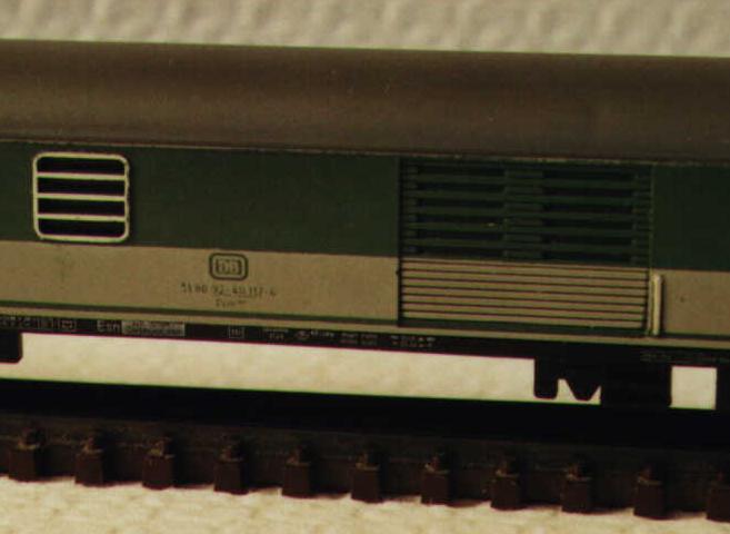 Anschriften Details am Pop - Pack -wagen von Minitrix .
Bedruckung , Modell Technik stand der 70er Jahre

Bild ber Kupplungen weiter unten 

