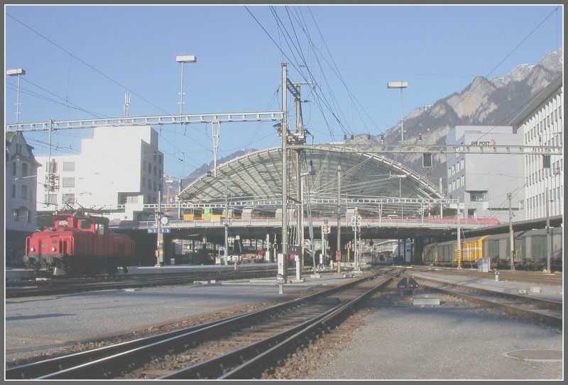 Ansicht Bahnhof Chur mit Postbushalle aus Richtung Westen. (12.03.2007)