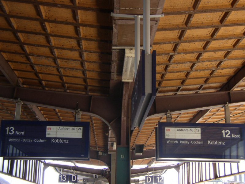 Anzeigetafel fr Gleis 12 Nord + 13 Nord in Trier Hauptbahnhof. Hier fhrt von Gleis 12 Nord ein RE nach Koblenz und von Gleis 13 Nord eine RB nach Koblenz. Wer direckt nach Koblenz will, sollte somit den RE auf Gleis 12 Nord nutzen.    02.05.07