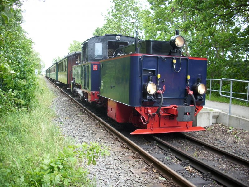 Aquarius C brachte am 12.Juni 2009 einen Personenzug von Lauterbach Mole bis Putbus.Aufnahme in Lauterbach Mole.