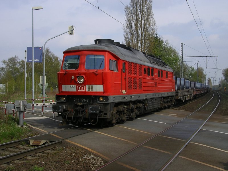 Arbeitstier  Ludmilla  232 129-7 mit GZ,beladen mit Blechrollen in Richtung Bochum.(18.04.2008)