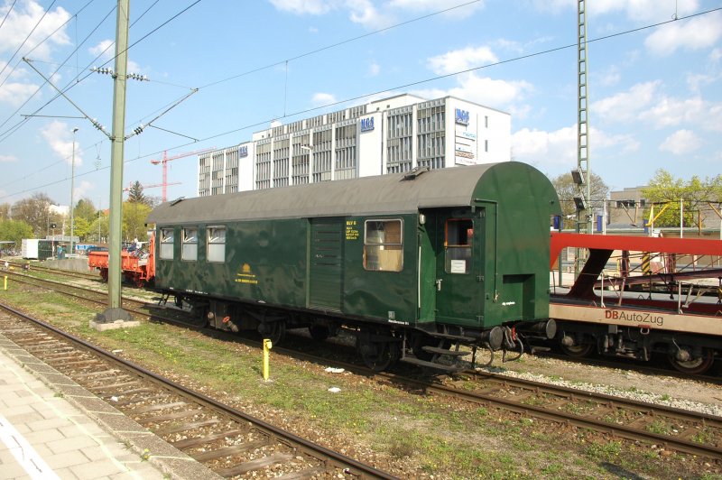 Arbeitswagen 608099 des bayr Localbahnvereins am 12.04.09 in Mnchen Ost