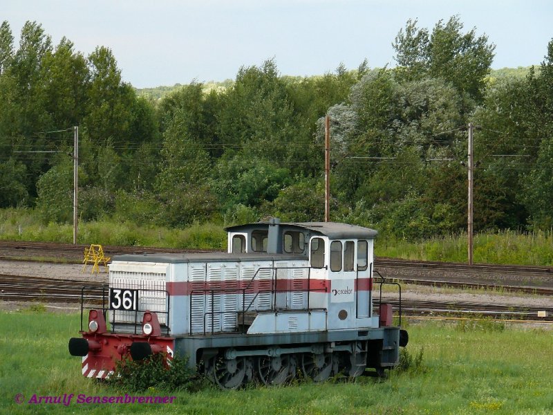 Arcelor 361. Diese C-gekuppelte Stangendiesellok steht als Denkmal bei Arcelor-Mittal in Florange-Ebange.
Florange-Ebange (deutsch Flrchingen-Ebingen), nahe bei Thionville (Diedenhofen) an der Mndung der Fensch in die Mosel gelegen, wurde in den 1950/60er Jahren zu einem Zentrum der lothringischen Schwerindustrie ausgebaut. Das Stahlwerk gehrt heute zu Arcelor-Mittal.
30.07.2007