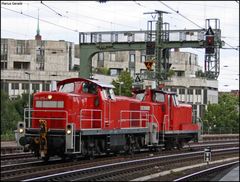 Archiv: 294 675 mit 362 582 Richtung Herzogenrath bei der durchfahrt von Aachen Hbf 30.7.2009