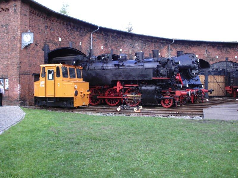 ASF+86 1049+58 3049 vorm Lokschuppen des Schwarzenberger Eisenbahnmuseums