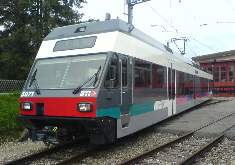 asm / ( BTI ) - Stadler Gelenktreibwagen Be 2/6 507 im Bahnhofsareal von Tuffelen am 09.03.2007