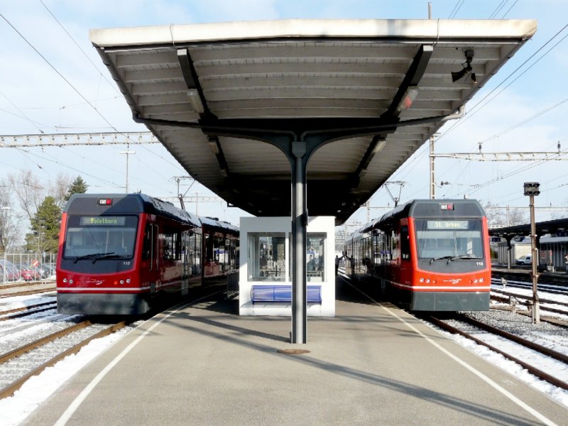 asm - Am warten auf Fahrgste sind im Bahnhof Langenthal die Triebwagen Be 4/8 110 und Be 4/8 112 .. Foto vom 30.11.2008