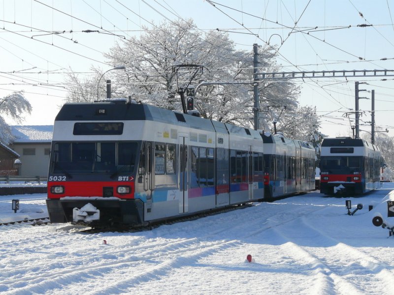 asm BTI - Im Bahnhofsareal von Tuffelen sind die Be 2/6 503 und 502 und 501 zusammen abgestellt am 01.01.2009