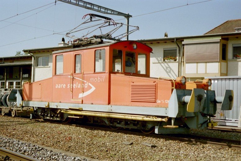 asm (ex OJB)1000 mm ..Ge 4/4 126.. im Depotareal von Langenthal am 18.06.2006