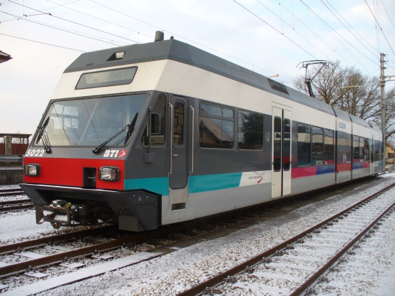 asm -  Gelenktriebwagen Be 2/6 502 im Bahnhofsareal von Tuffelen am 05.03.2008