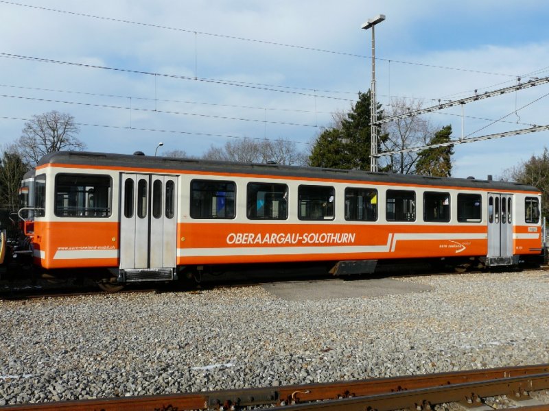 asm - Im Bahnhofsareal von Langenthal ist der Steuerwagen Bt 353 abgestellte am 30.11.2008