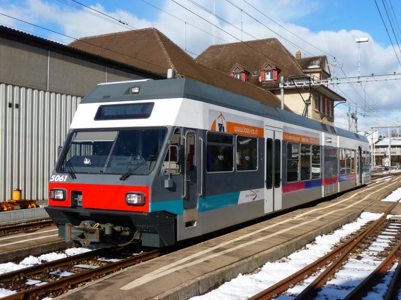 asm Linie Biel - Ins -- Triebwagen Be 2/6 505 im Bahnhofsareal von Tuffelen am 11.02.2009