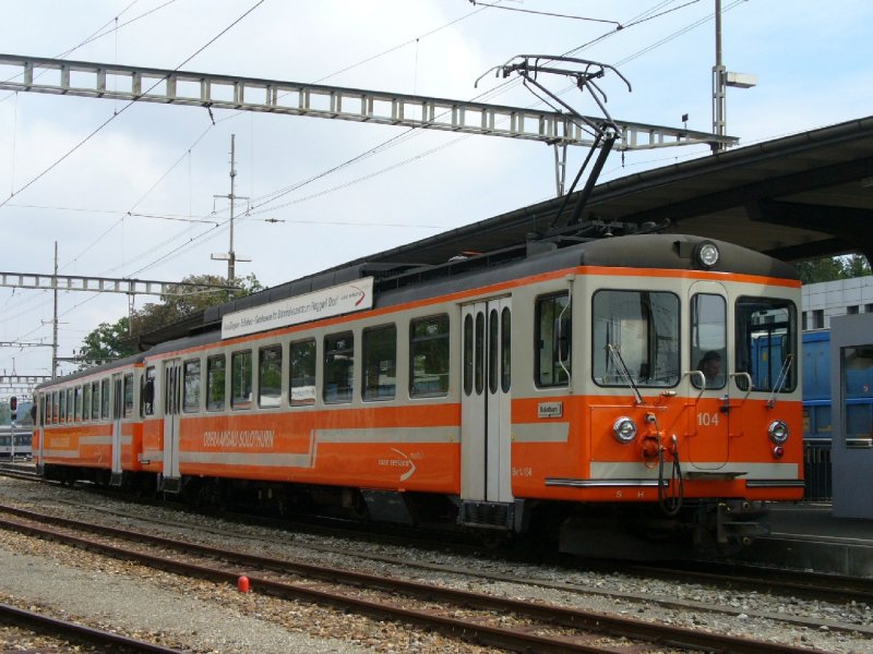 asm - Pendelzug mit  Triebwagen Be 4/4 104 und Steuerwagen im Bahnhof von Langenthal am 07.09.2007