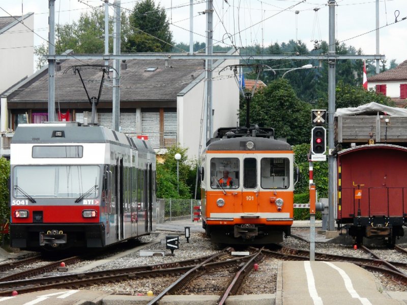 asm - Triebwagen Be 2/6 504 neben Triebwagen Be 4/4 101 neben Dienstwagen X 591 in Tuffelen am 29.07.2008