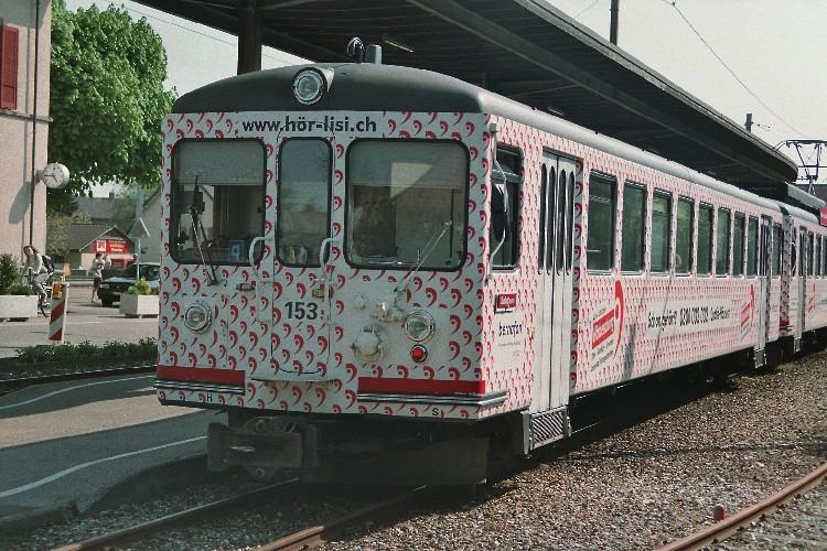 asm Werbe Steuerwagen Bt 153( hr-lisi ) der asm Linie Solothurn - Niederbipp - Langenthal ..im Bahnhof Niederbipp am 11.05.2006