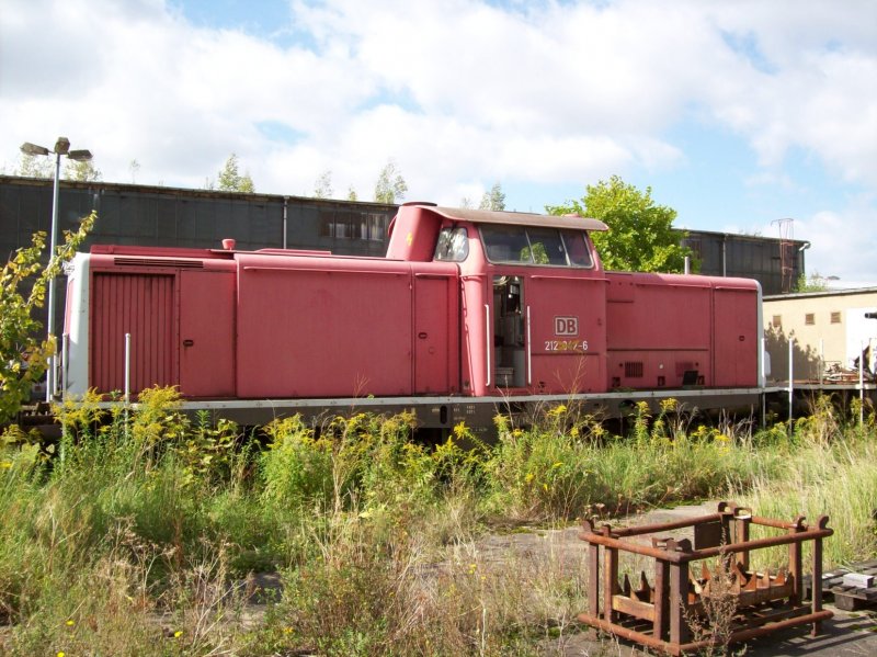 Auch die 212 047 wartet in Stendal.