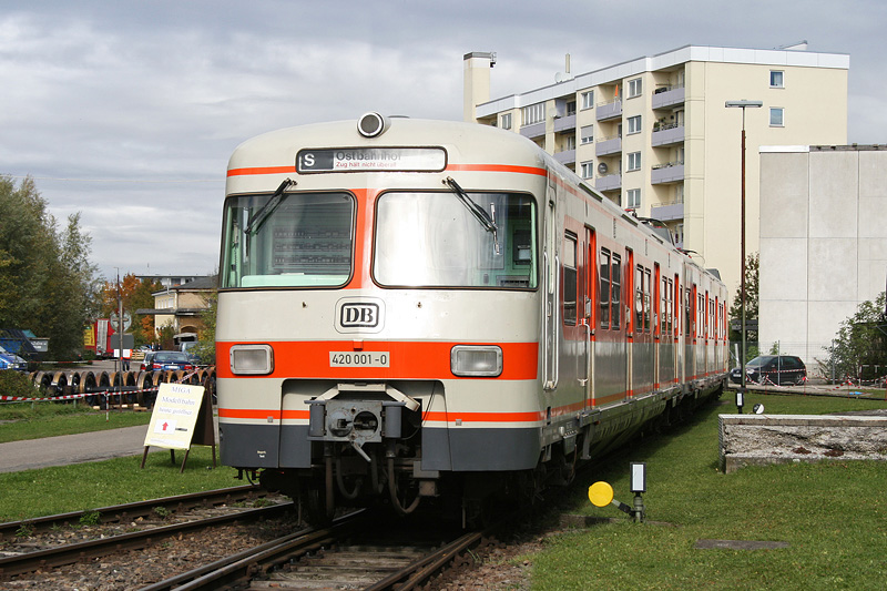 Auch 420 001 war am 25.10.2009 im Bahnpark Augsburg zu bewundern.