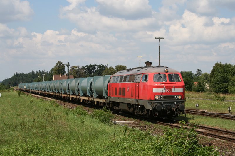 Auch der 51027 ist planmig mit einer 218 unterwegs. Hier zu sehen 218 360 am 06.08.2009 in Tling.