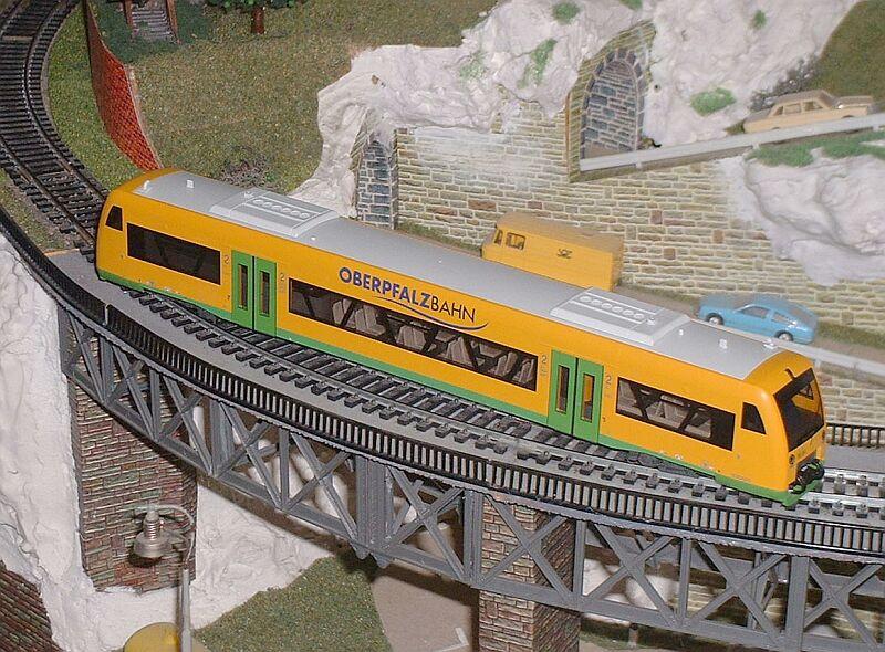 Auch als H0-Modell gibt es den RegioShuttle VT 36 der Oberpfalzbahn von BEMO, Artikel-Nr. 1632936 (DC).