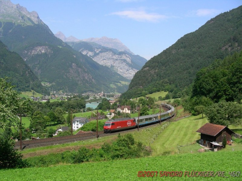 Auch am 17. Juli 2007 zog diese Re 460 den CIS aus Zrich an dieser Stelle vorbei.