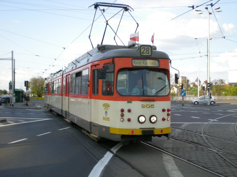 Auch diese Bahn verrichtete Ihren Dienst mit Sicherheit irgendwo in Deutschland. Irgendwie kommt mir die Lackierung auch bekannt vor, ich wei aber nicht, wo ich sie hinstecken soll. Vielleicht hat ja auch hierzu jemand Infos. Poznan, 03.05.2008 um 19:19 Uhr. 