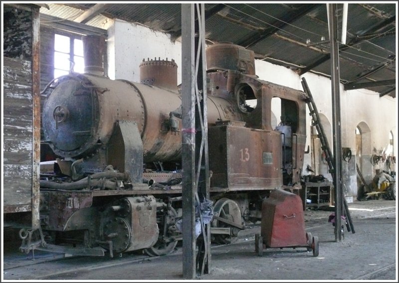 Auch bei dieser Baureihe 202 steht einiges an Arbeit bevor, sollte sie jemals wieder rollen. Depot Asmara (28.10.2008)