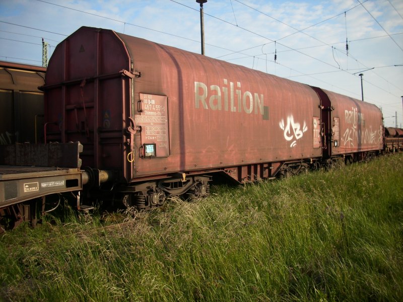 Auch diese beiden Railion-Shimmns-ttu-Wagen stehen seit Wochen in Bergen/Rgen auf z. 